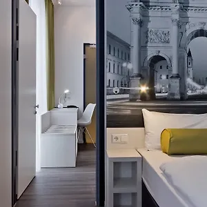 Super 8 By Wyndham North *** Μόναχο
